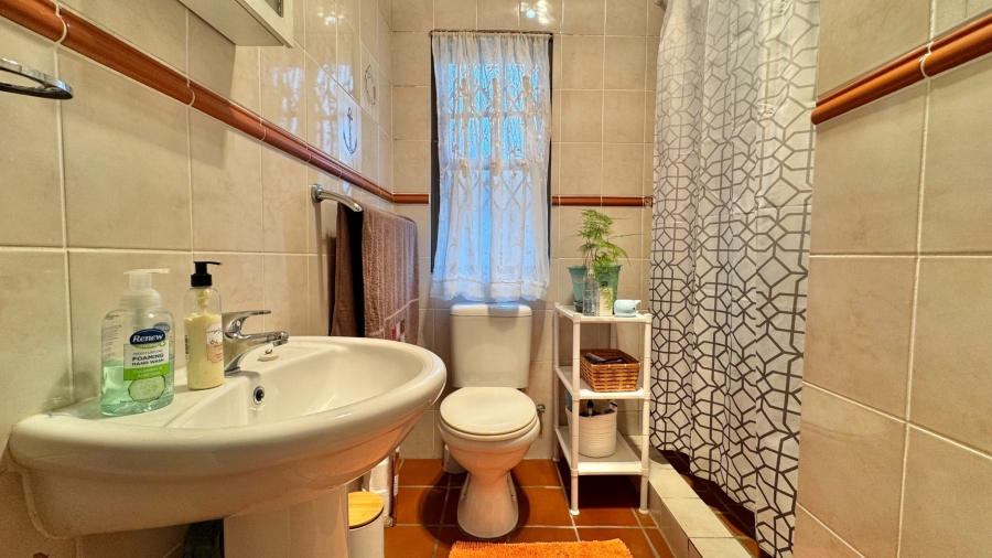 5 Bedroom Property for Sale in Lochnerhof Western Cape